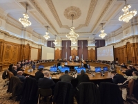 FORUM GEOPOLITIC, FĂRĂ POLITICĂ